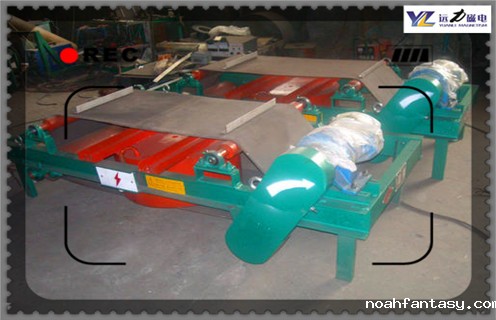 输送带上面的除铁器