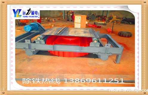 上海电磁自卸除铁器的维修注意事项  　　1.拟定准则严格执行谁停电,谁送电的准则  　　2.在修理之前,101皮带有必要中止运转,禁止皮带在运转时进行修理  　　3.在修理之前要把除铁器上的铁质铲除洁净,而且将周围的杂质整理洁净  　　4.登高修理时,修理人员有必要运用安全绳,安全带等实施  　　5.在修理之前，修理人员有必要了解设备的作业原理以及除铁器所查看部件的功能，准备好修理时所需求的东西