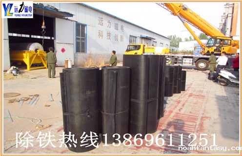 输送带专用悬挂式星空彩票免费下载安装皮带永磁铁吸铁器rcyb-8除铁器皮带，电磁除铁器在采矿,焦化,煤等皮带输送行业作为除铁设备领域,已被广泛应用.皮带铁除铁器自动卸载铁带使用高强度一体式橡胶圈,一个带刮刀易于完成卸载操作.为了保护皮带延长皮带寿命,可以支撑安装支架,用这种支架支撑可以满足不同的安装方式. 　　永磁自卸式除铁器皮带广泛应用于矿山,冶金,煤炭,火电,化工,建材等行业.电子式树脂铸造用内部使用的圆盘型隔膜,这种圆形隔膜采用自冷式全密封结构.其优势是具有较大的渗透深度,强吸力,防尘,防雨,腐蚀等特点,在极恶劣的环境下仍能可靠运行.回收磁性材料并防止磨床,破碎机等机械设备损坏和磨损,具有可靠的保护作用.